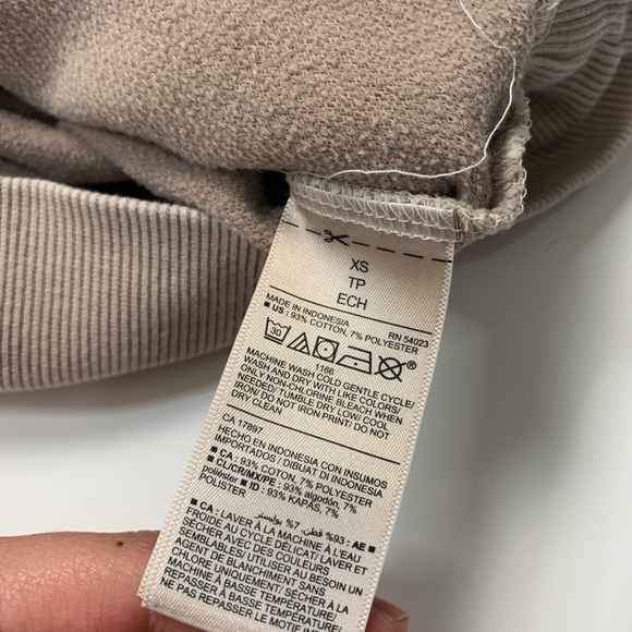 Old navy crewneck sweater - Picture 3 of 6